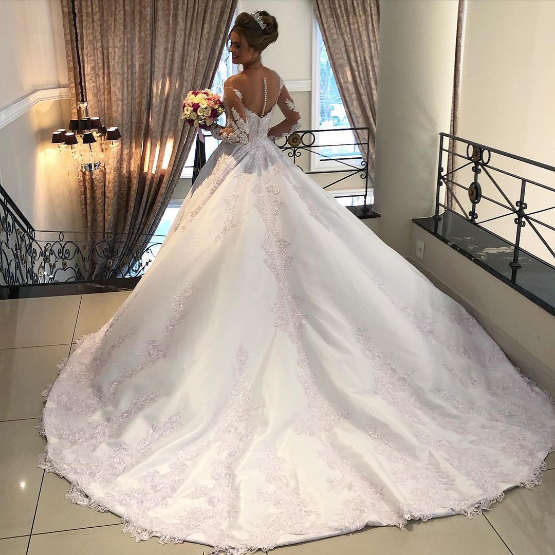 A-Linien-Brautkleid aus Satin mit langen Ärmeln und herzförmigem Ausschnitt