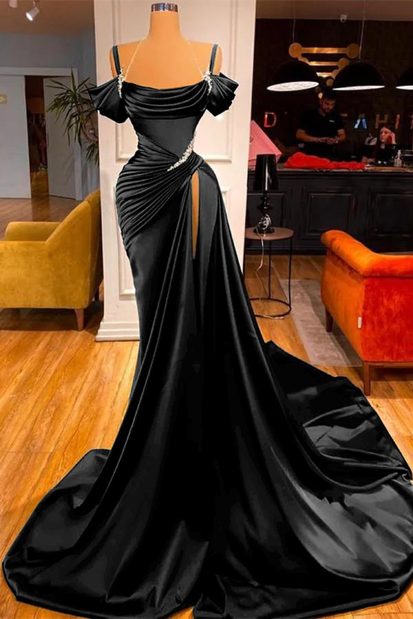 Dunkelgrünes, schulterfreies Ballkleid mit langem Schlitz