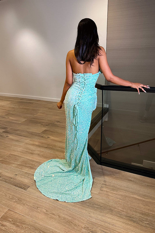 Babyblaues Abendkleid mit Pailletten, Schlitz, ärmellosem Band und V-Ausschnitt