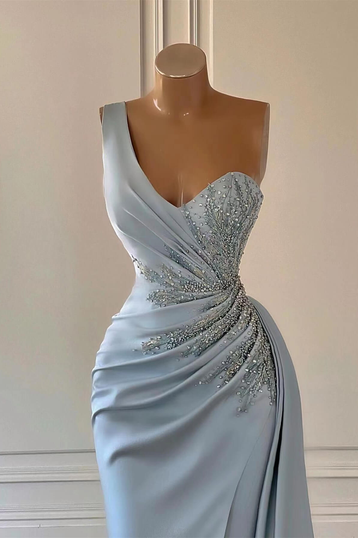 Himmelblaues One-Shoulder-Luxus-Abschlussballkleid im Meerjungfrau-Stil mit Schlitz und Rüschen