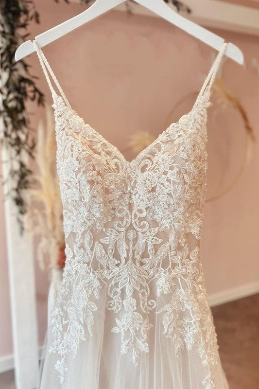 A-Linien-Brautkleid mit Spaghettiträgern, herzförmigem Tüll und Spitzenapplikationen