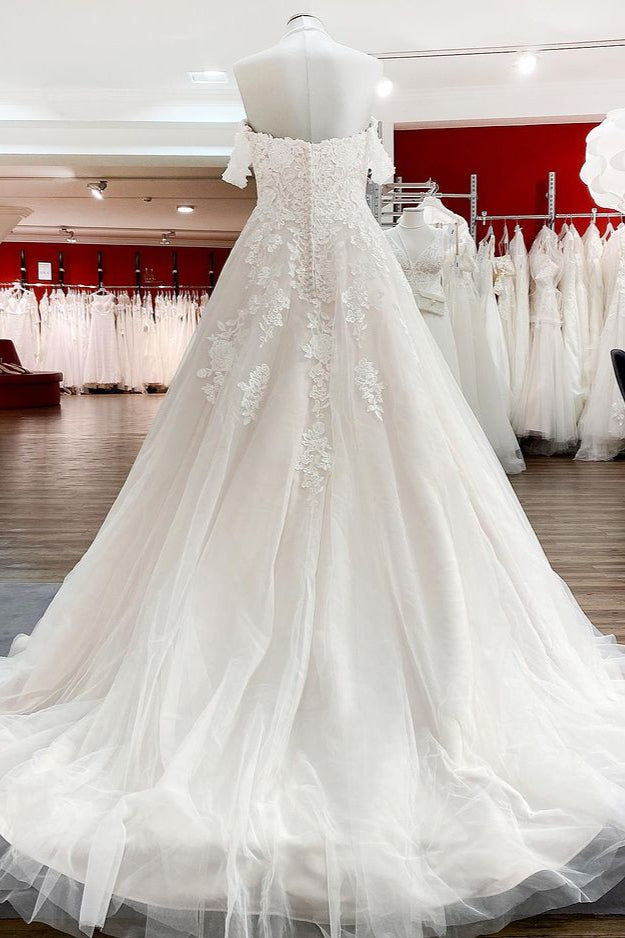Bescheidenes langes schulterfreies Prinzessinnen-Brautkleid mit Tüll-Spitzenrüschen
