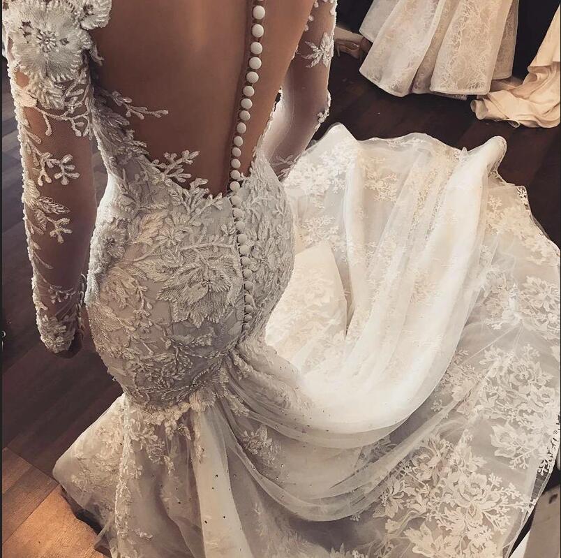 Edles, langärmliges, bodenlanges Meerjungfrau-Brautkleid mit Herzausschnitt, Tüllrüschen und Spitzenapplikationen