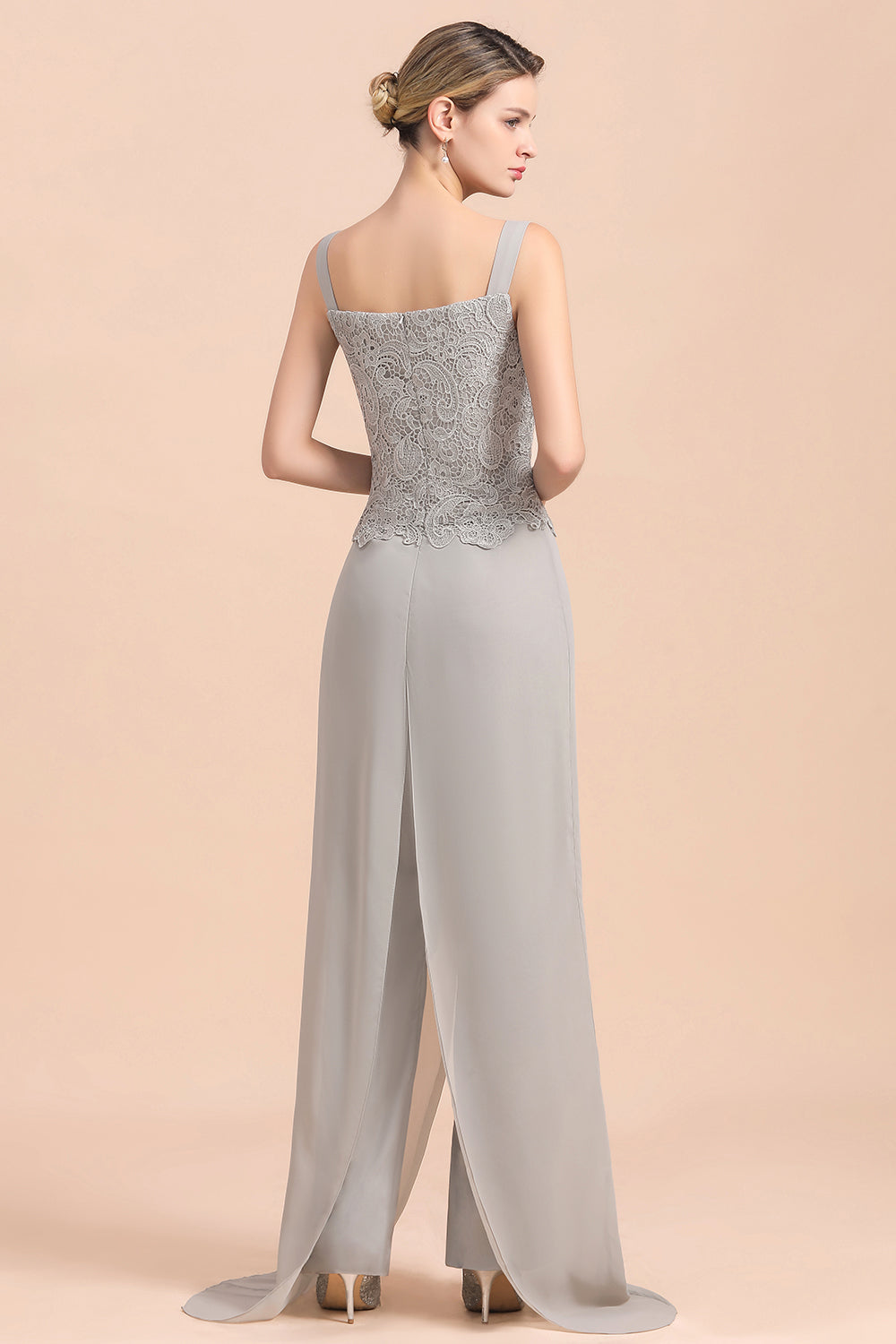 Bestellen Sie Silber Brautmutterkleider Jumpsuit online bei babyonlinedress.de. Chiffon Brautmutterkleid 3 Teillig für Sie zur Hochzeit gehen.