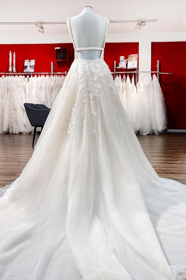 Langes, rückenfreies Brautkleid im Prinzessin-Stil mit V-Ausschnitt und Spitzentüll