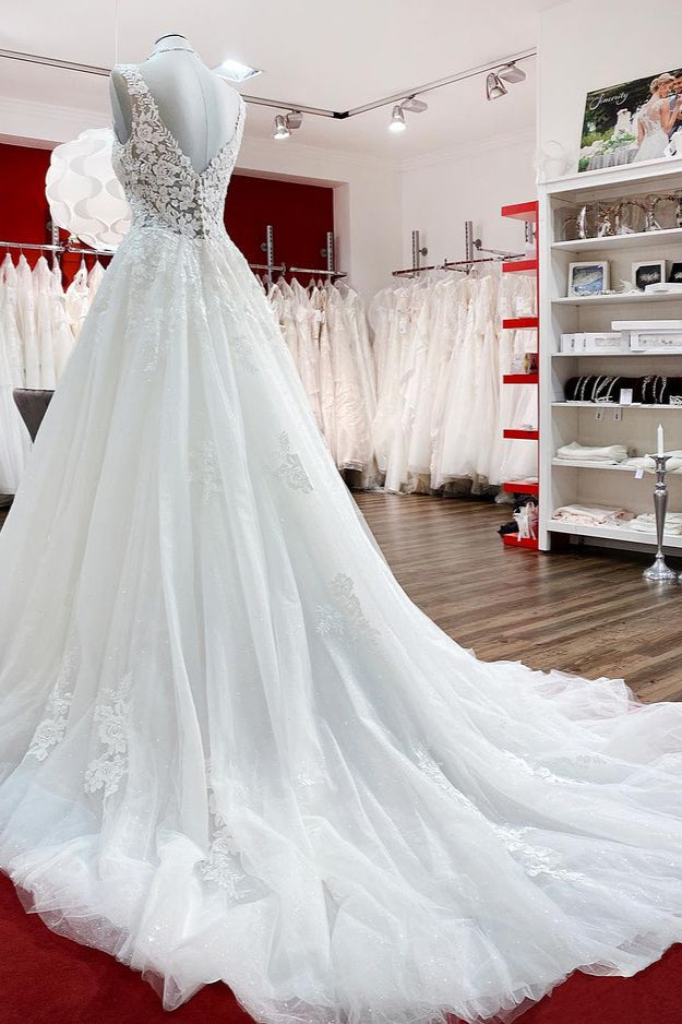 Lange A-Linien-Brautkleider mit V-Ausschnitt, Tüllspitze und weißen Rüschen