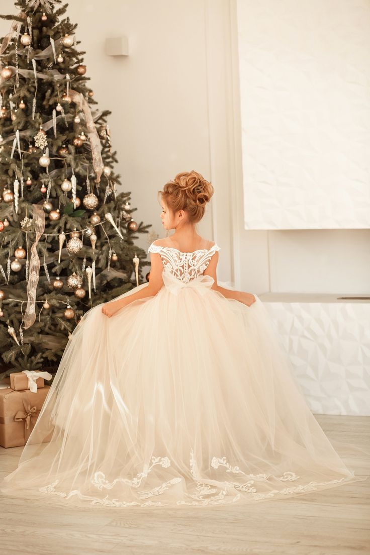 Suchen Sie Blumenmädchenkleider Glitzer online bei babyonlinedress.de. Kleider für Blumenmädchen Günstig für Sie nach maß anfertigen.