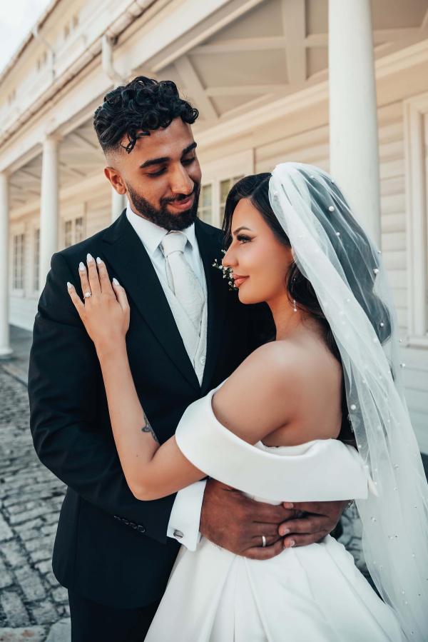 Schönes Brautkleid A-Linie aus Satin Hochzeitskleider Schlicht