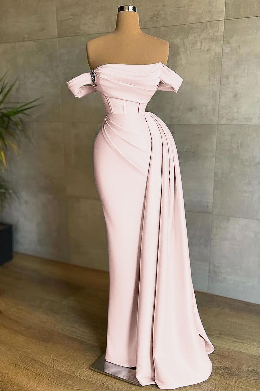 Ovlias Wunderschönes weißes, schulterfreies Ballkleid im Meerjungfrau-Stil mit Falten