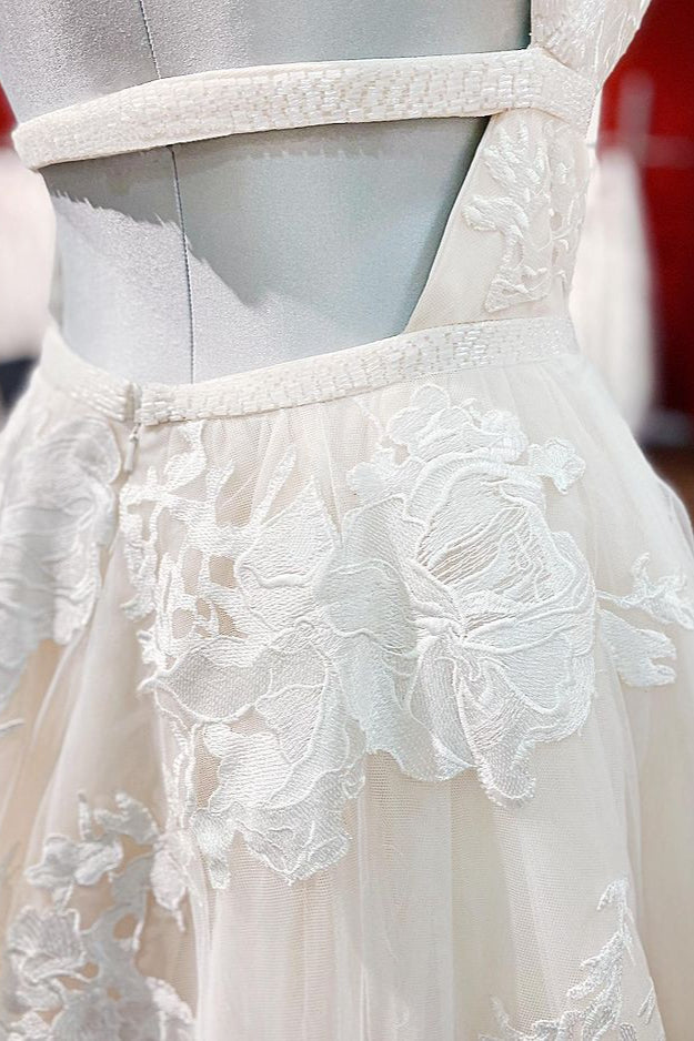Langes, rückenfreies Brautkleid im Prinzessin-Stil mit V-Ausschnitt und Spitzentüll