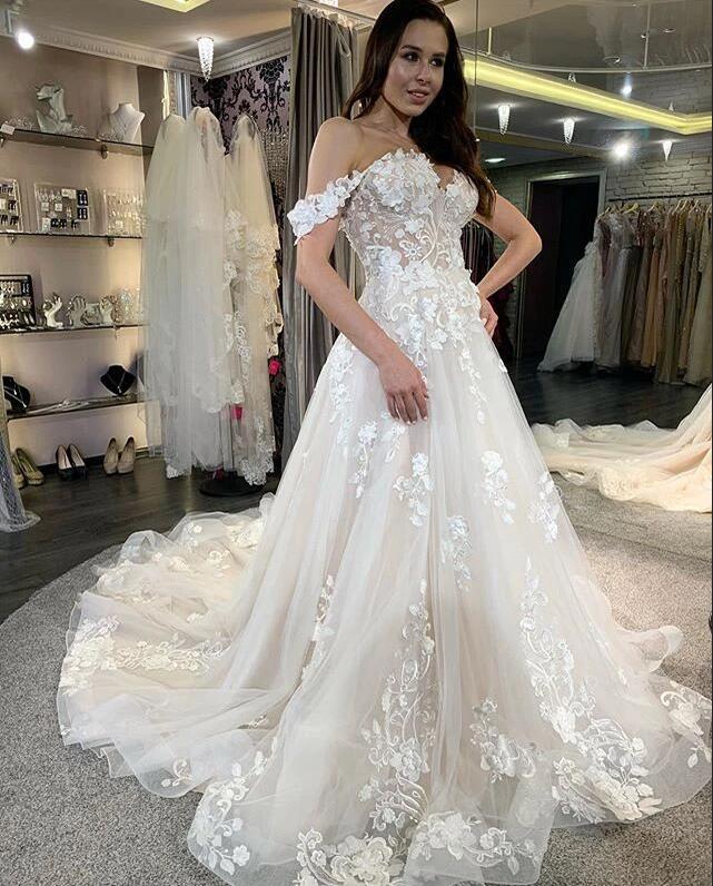 A-Linien-Brautkleid aus Tüll, schulterfrei, mit Spitzenapplikationen