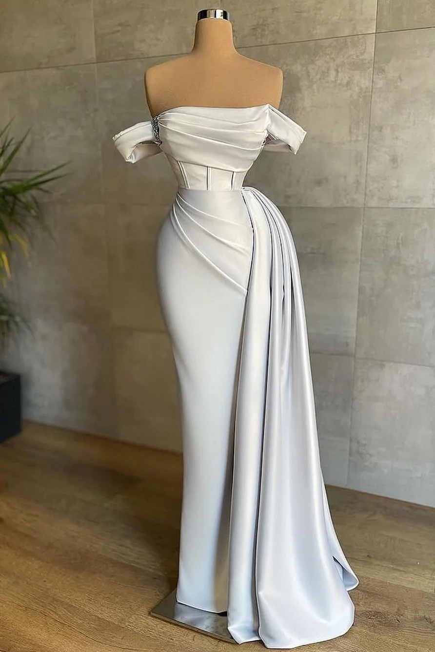 Ovlias Wunderschönes weißes, schulterfreies Ballkleid im Meerjungfrau-Stil mit Falten