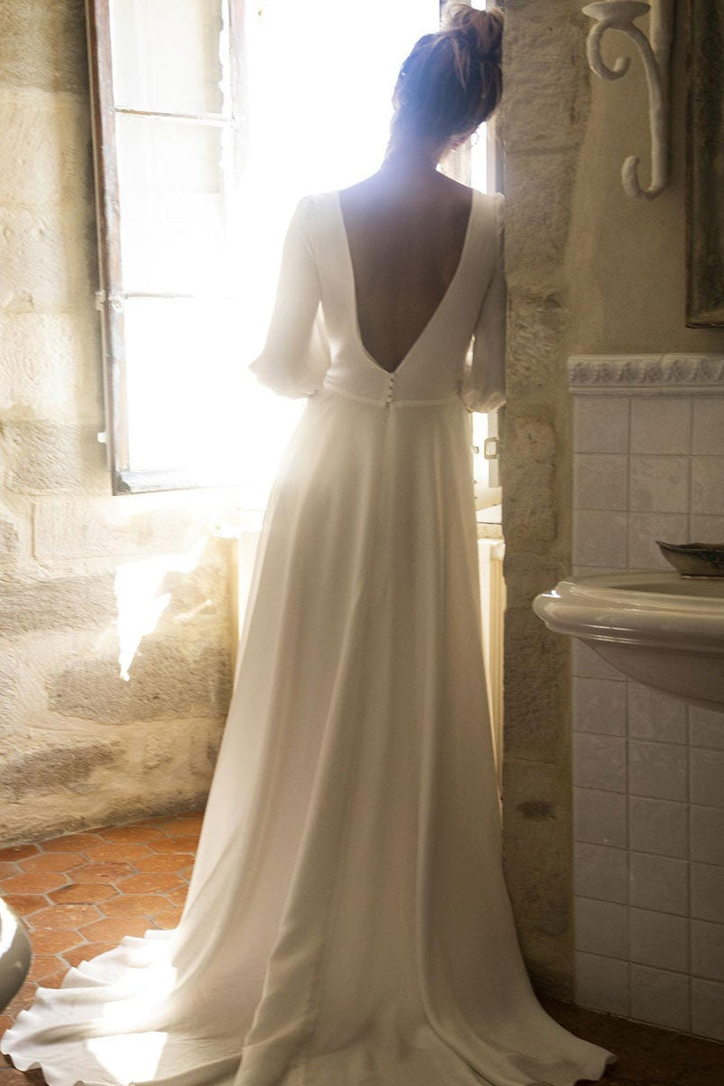 Halbärmeliges Brautkleid mit V-Ausschnitt