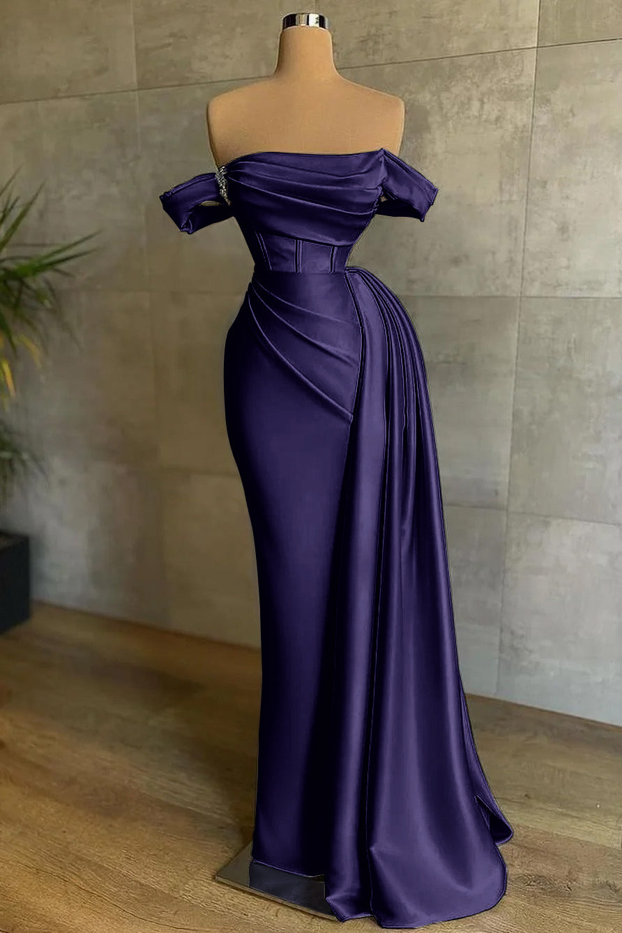 Ovlias Wunderschönes weißes, schulterfreies Ballkleid im Meerjungfrau-Stil mit Falten