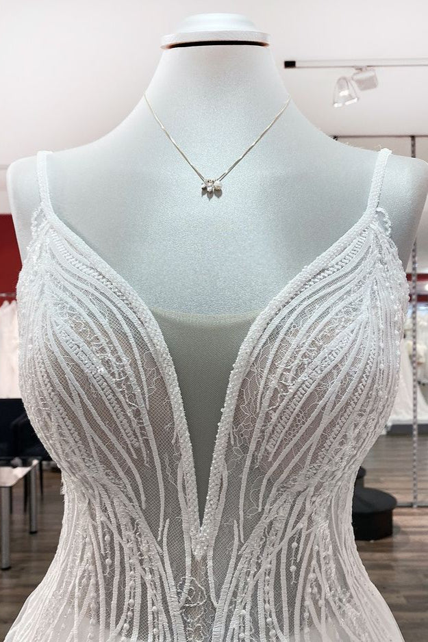 Ärmelloses, rückenfreies Brautkleid mit V-Ausschnitt, Pailletten, Rüschen und A-Linie-Tüll