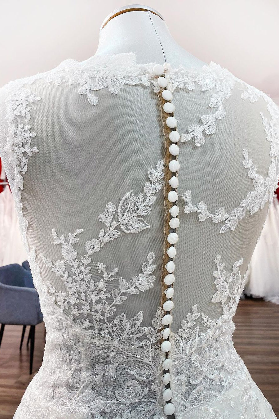 Anmutige lange A-Linie-Brautkleider aus Juwelen-Tüll mit Spitzenapplikationen