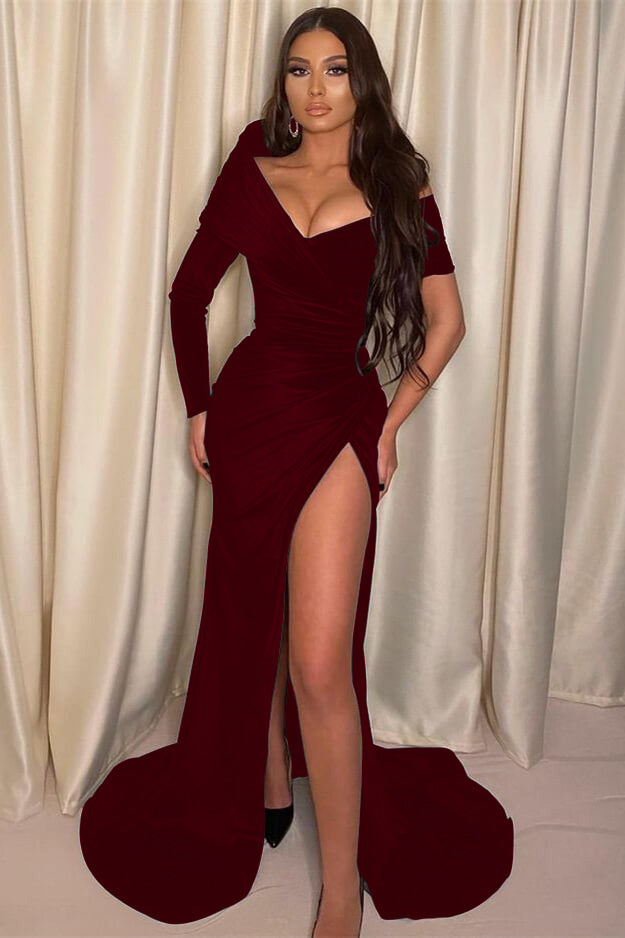 Schwarzes, schulterfreies, langärmliges Ballkleid mit Schlitz im Meerjungfrau-Stil