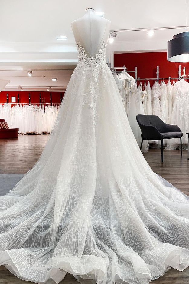 Atemberaubendes, langes, herzförmiges Tüll-Brautkleid in A-Linie mit offenem Rücken und applizierten Rüschen