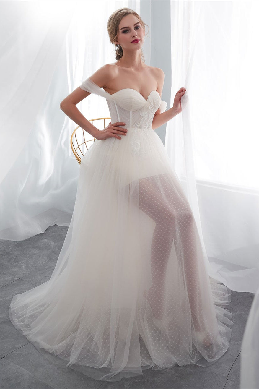 Schulterfreies, langes Brautkleid aus Tüll