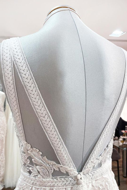 Lange, ärmellose A-Linien-Brautkleider aus Tüll mit offenem Rücken und Spitzenapplikationen