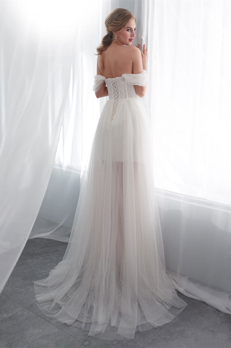 Schulterfreies, langes Brautkleid aus Tüll