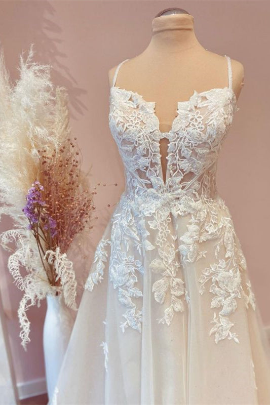Brautkleid in A-Linie mit Spitze und Spaghettiträgern aus Tüll