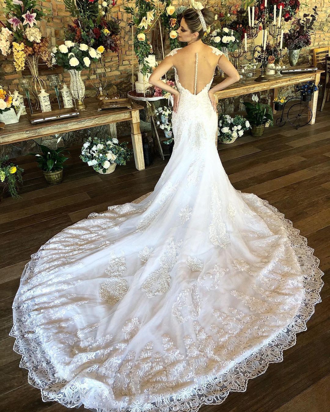 Bezauberndes, langes, herzförmiges Brautkleid im Meerjungfrau-Stil mit Flügelärmeln und Spitze