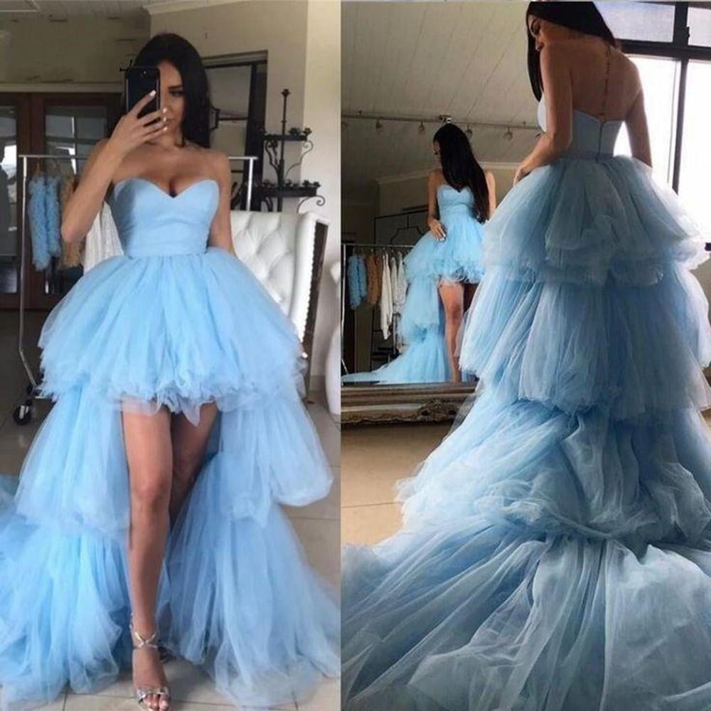 Blaues High-Lo-Abschlussballkleid aus Tüll mit Herzausschnitt