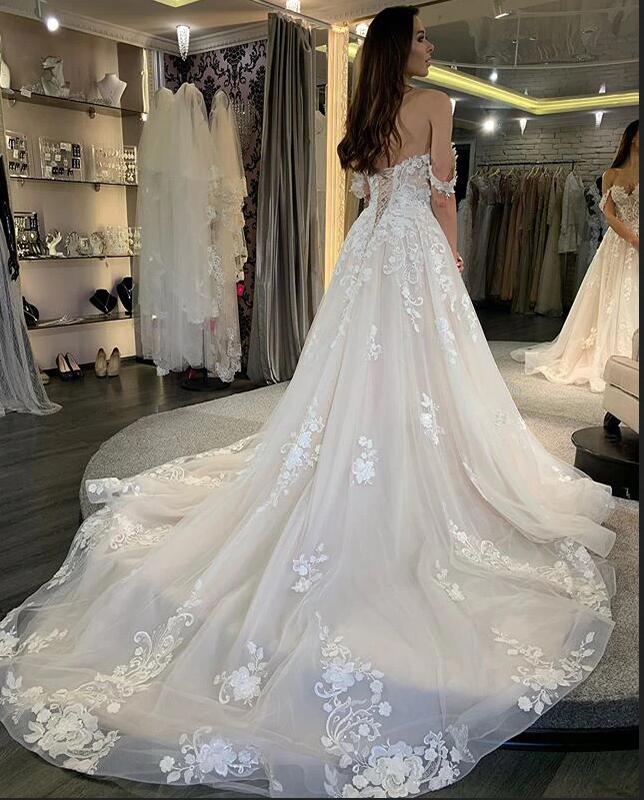 A-Linien-Brautkleid aus Tüll, schulterfrei, mit Spitzenapplikationen