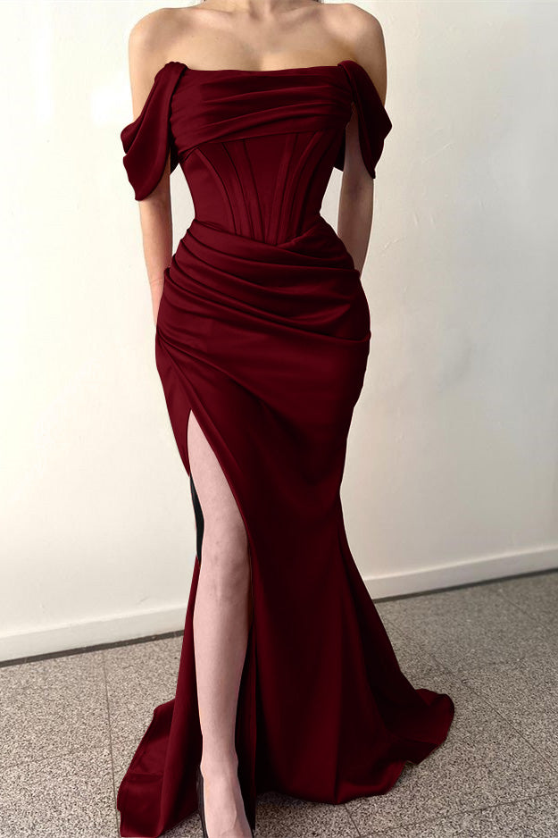 Dusty Rose – Schulterfreies, plissiertes Abendkleid im Meerjungfrau-Stil mit Schlitz