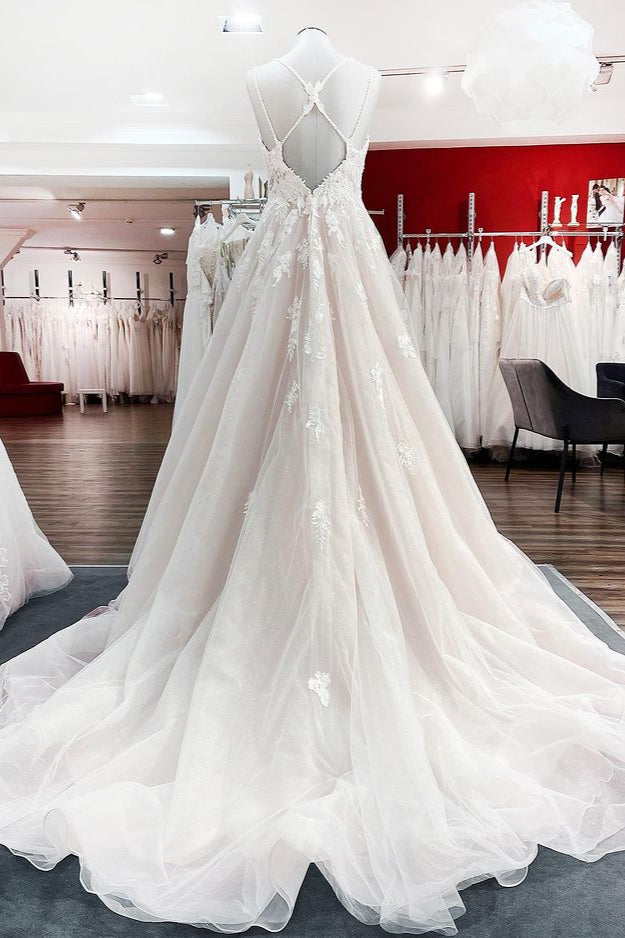 Bescheidenes langes Prinzessin-Brautkleid mit V-Ausschnitt, Spaghettiträgern, Rüschen und Spitzentüll