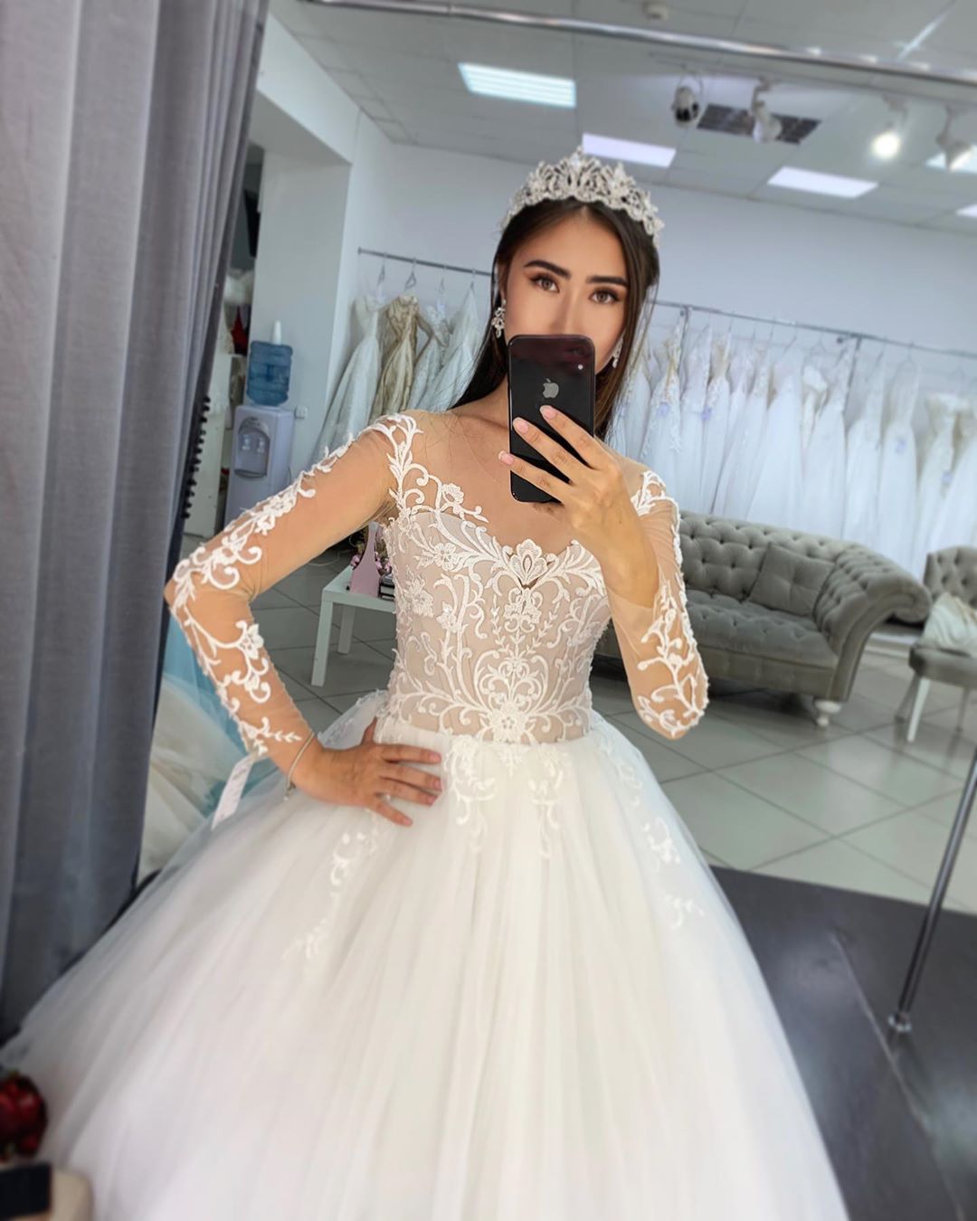 A-Linien-Brautkleid aus Tüll mit langen Ärmeln und Spitze