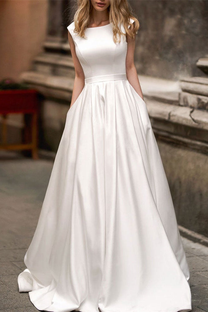 Brautkleid mit Flügelärmeln und Taschen