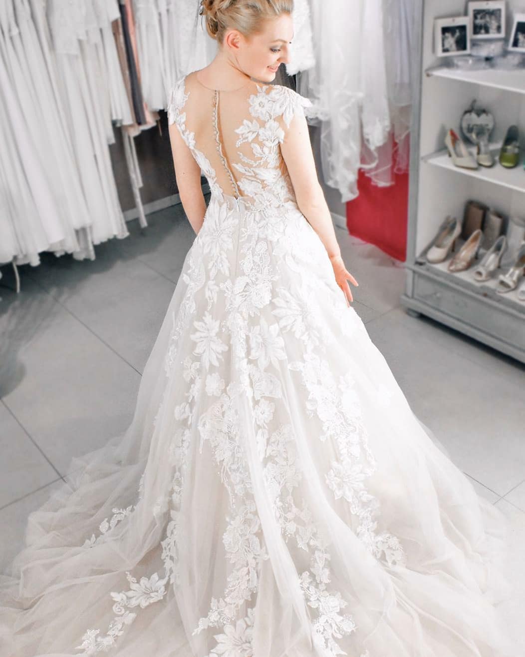 Bodenlanges Bateau-Brautkleid aus Tüll in A-Linie mit Applikationen, Spitze und Perlen