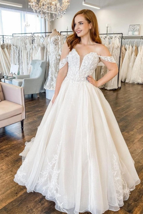 Herzförmiges, schulterfreies, rückenfreies A-Linien-Brautkleid mit Spitzenapplikationen
