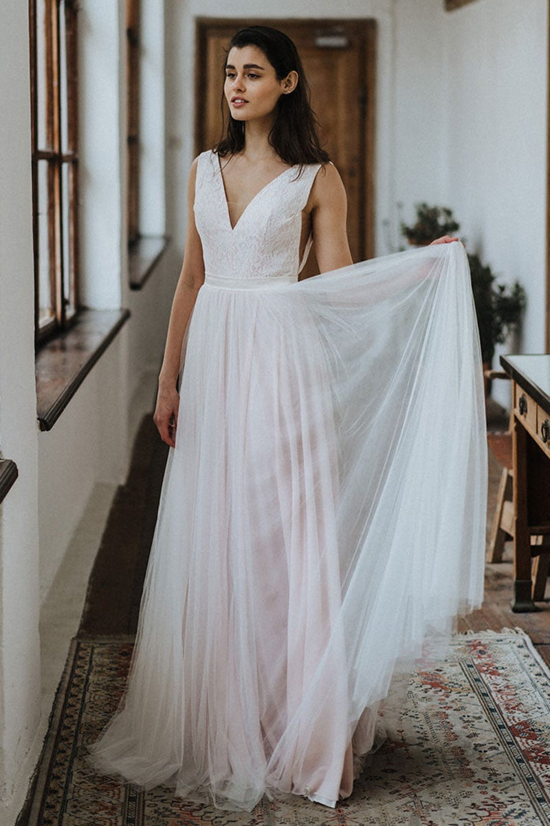 Strandhochzeitskleid aus Spitze mit offenem Rücken