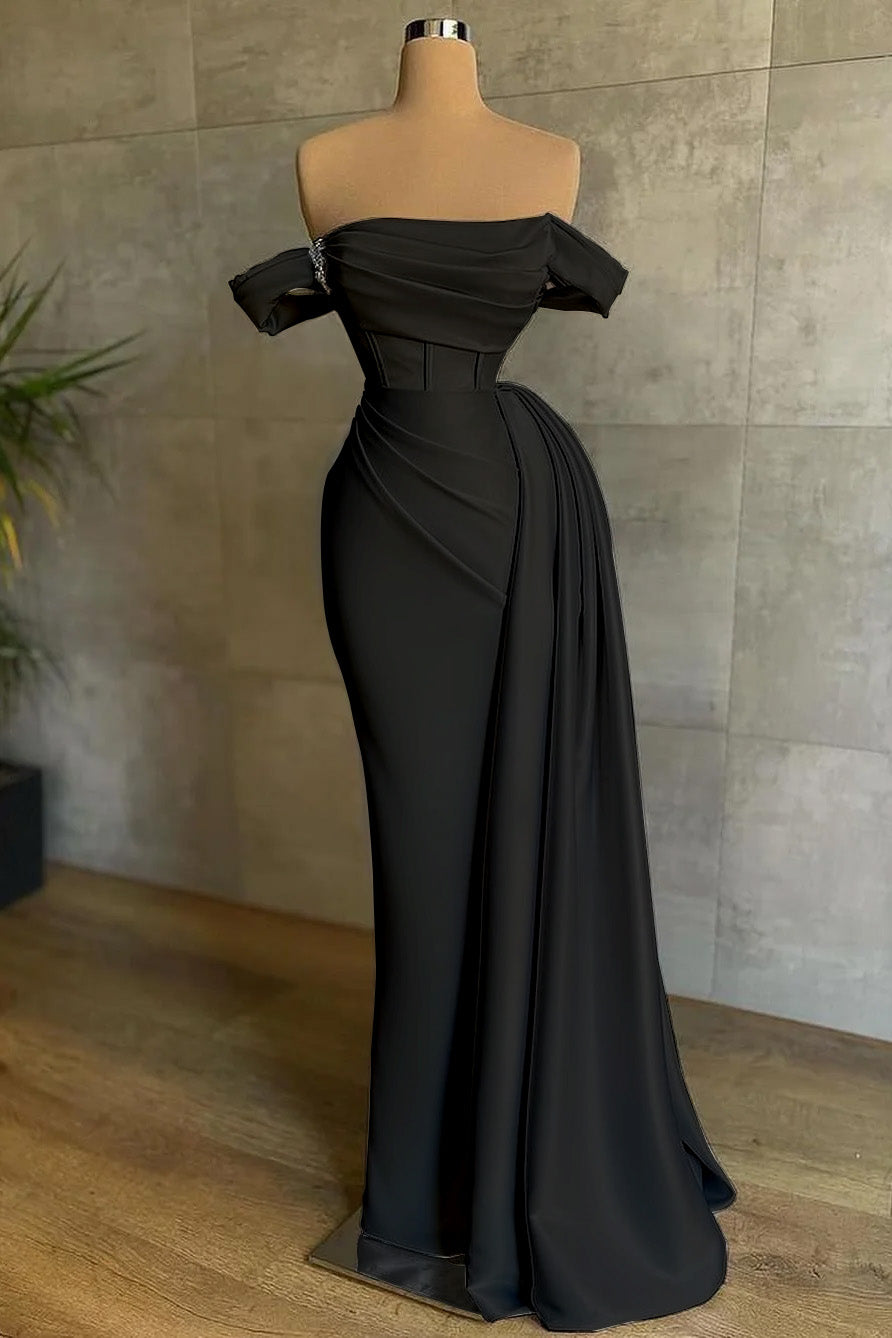 Ovlias Wunderschönes weißes, schulterfreies Ballkleid im Meerjungfrau-Stil mit Falten