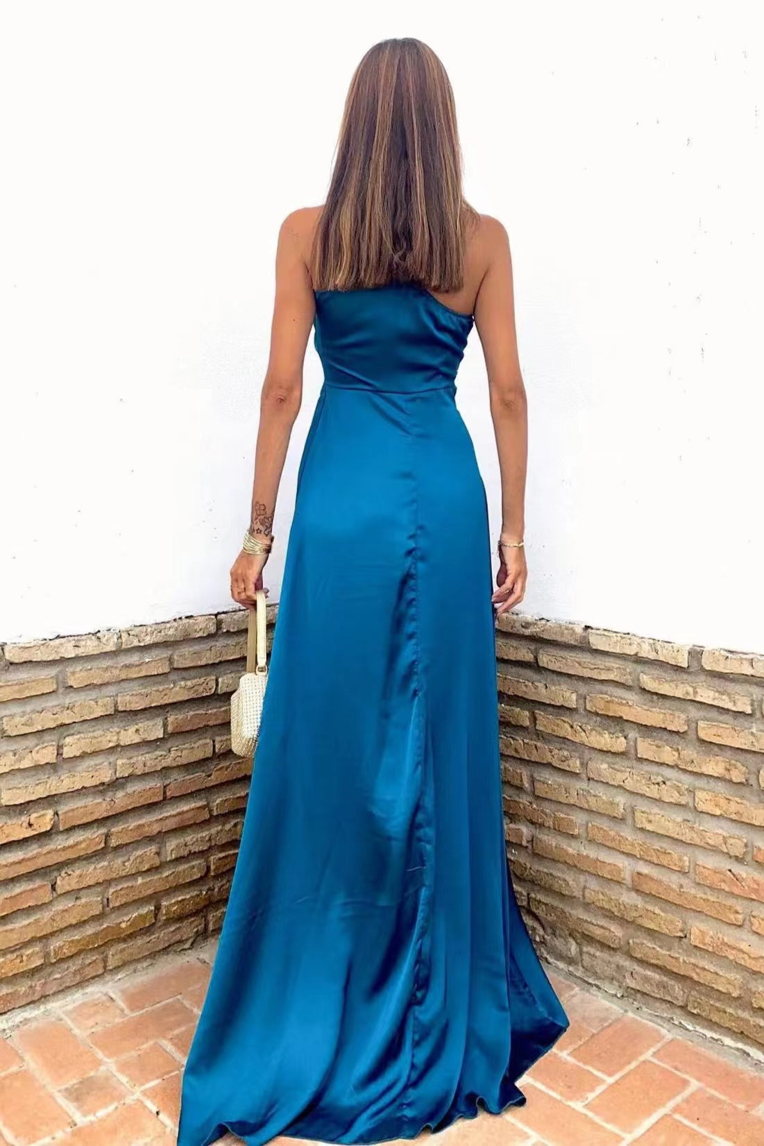 Glamouröses, ärmelloses, einschultriges Abendkleid in Königsblau mit Schlitz