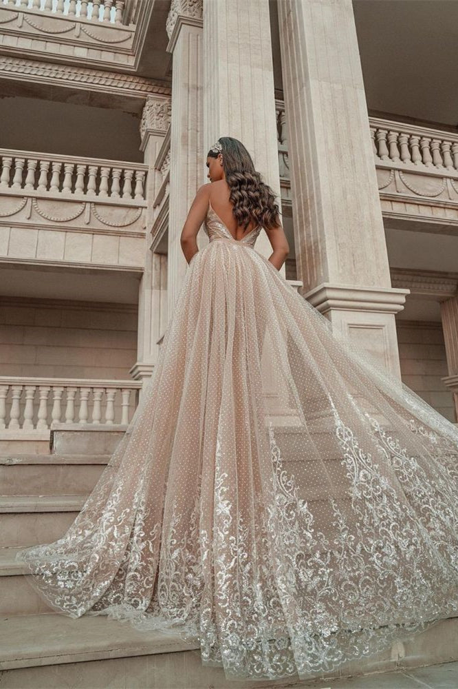 Brautkleid im Meerjungfrau-Stil mit Spaghettiträgern und applizierten Rüschen