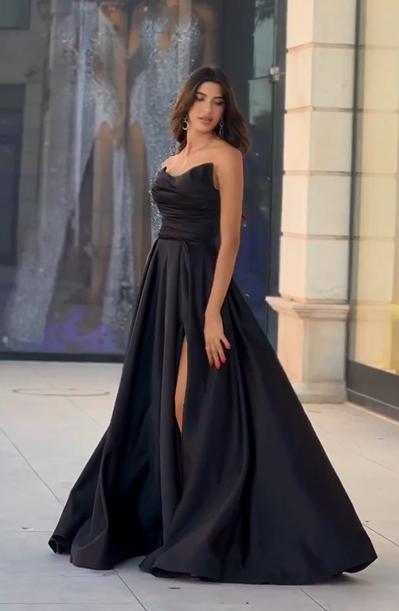 Wunderschönes schwarzes, ärmelloses, trägerloses Ballkleid für den Weihnachtsverkauf mit geschlitztem Kleid
