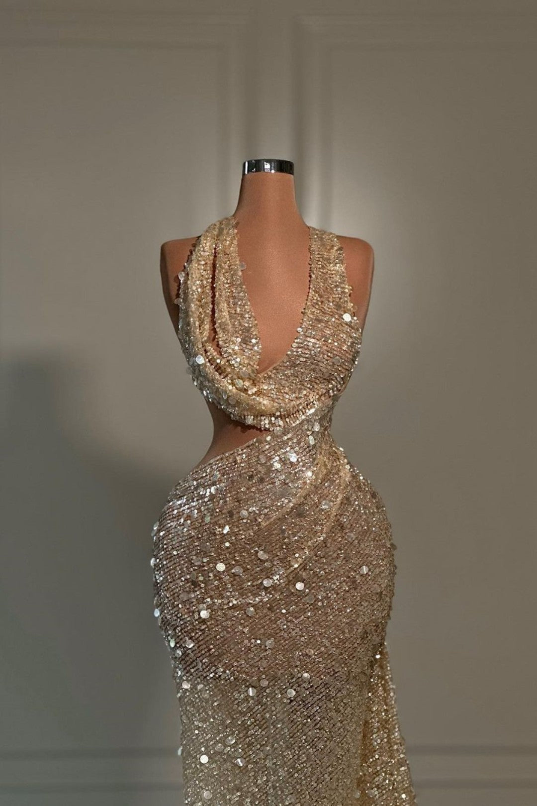Champagner Pailletten Abendkleid V-Ausschnitt ärmellos Hatler Sexy lang