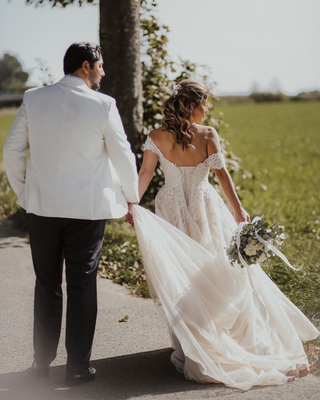Langes, schulterfreies Boho-Brautkleid in A-Linie mit Spitze und Tüll