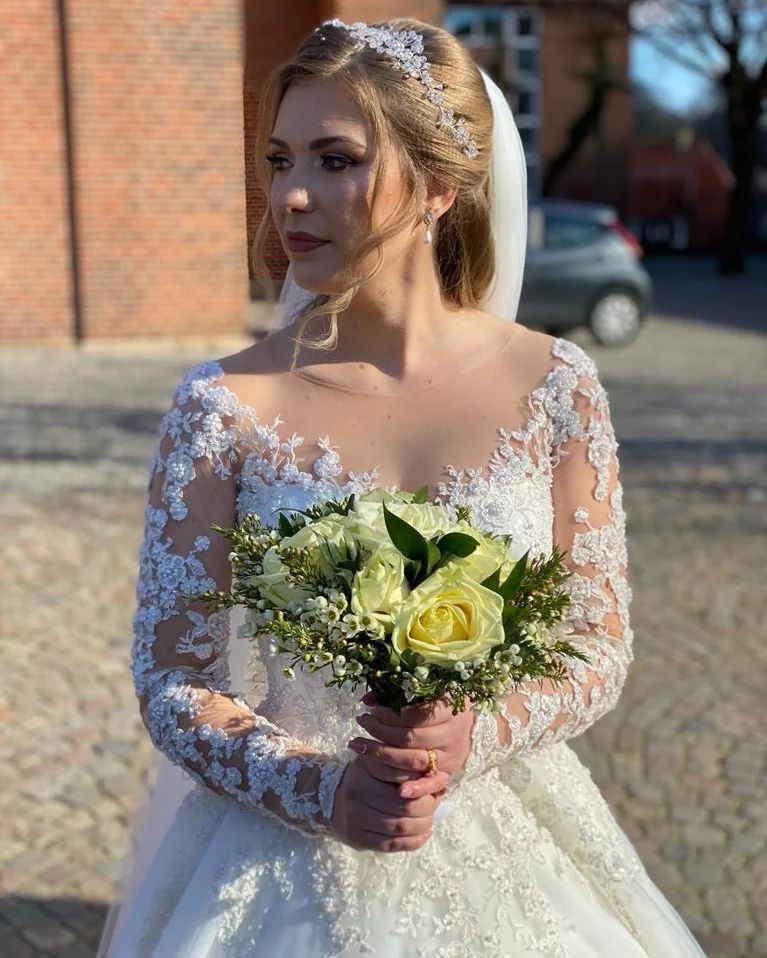A-Linien-Brautkleid mit Herzausschnitt, Applikationen, langen Ärmeln und Spitze