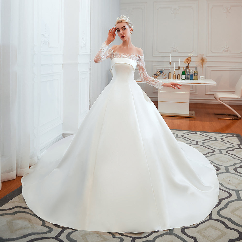 Atemberaubendes, schulterfreies, langärmliges A-Linie-Brautkleid aus Satin mit Spitze