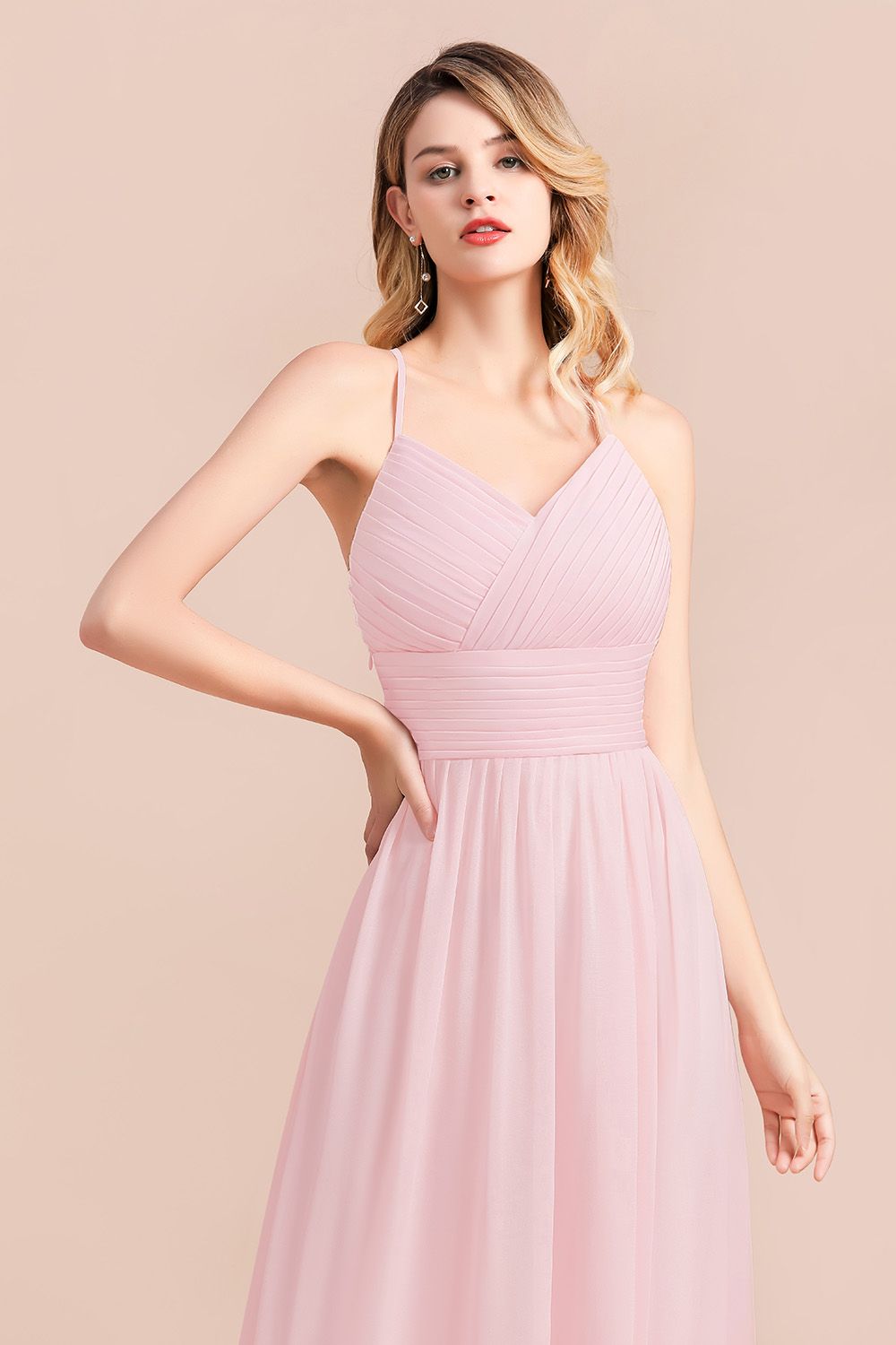 Finden Sie bei babyonlinedress.de Brautjungfernkleid Lang Rosa aus Chiffon. Günstige Brautjungfernkleider für Sie zur hochzeit gehen.
