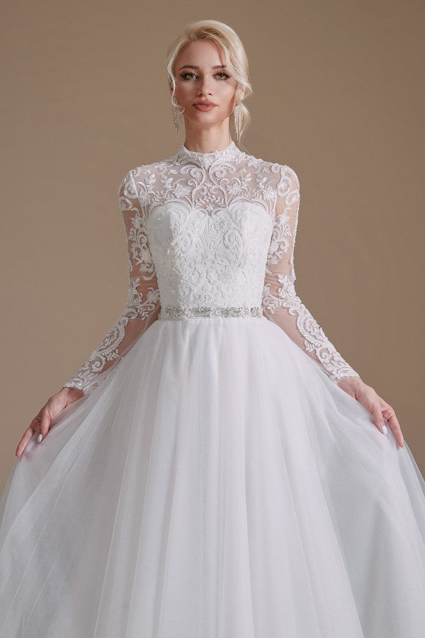 Schlichtes Brautkleid in A-Linie mit Stehkragen und langen Ärmeln aus Tüll