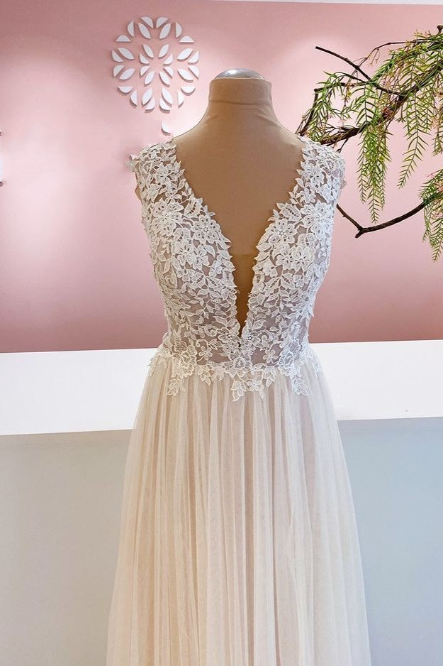 Breite Träger, A-Linie, Rüschen, bodenlanges, rückenfreies Brautkleid mit floralem Spitzentüll