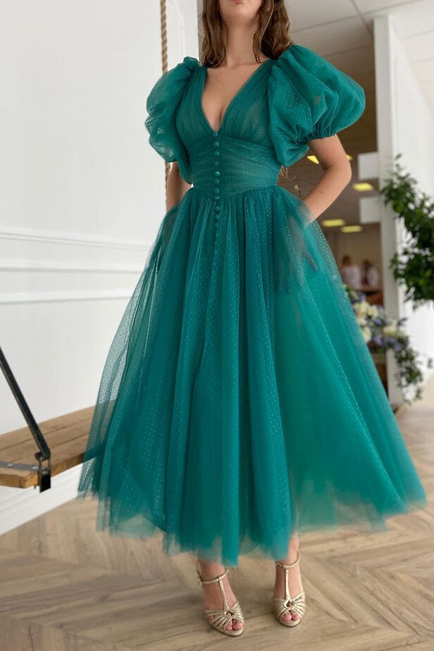 Dunkelgrünes Tüll-Abendkleid mit V-Ausschnitt, A-Linie, kurze Ärmel, gerüscht