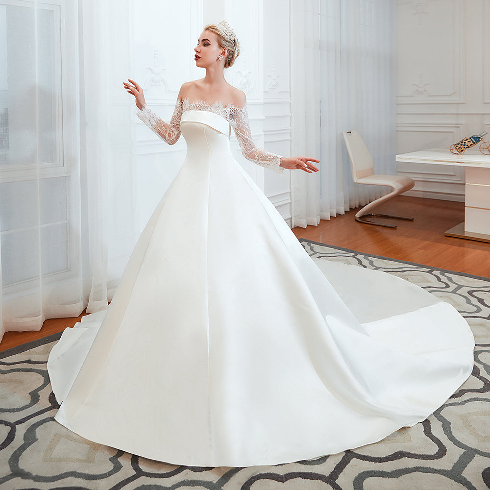 Atemberaubendes, schulterfreies, langärmliges A-Linie-Brautkleid aus Satin mit Spitze