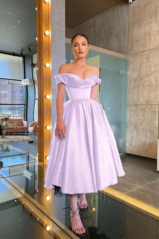 Schulterfreies Ballkleid, kurzes schwarzes Faltenkleid